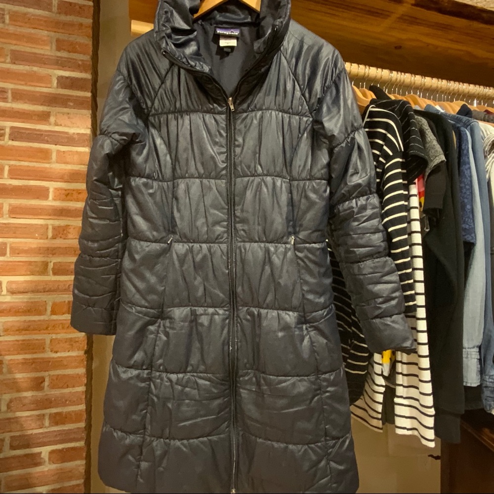 Patagonia Long Navy Puffer Jacket | Medium